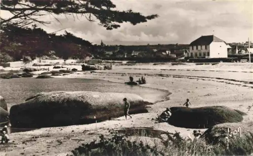 AK / Ansichtskarte Tregastel LANNION 22 Cotes-d Armor Plage-de-Touron Felsen Strand Kinder Badegaeste Meer Bretagne