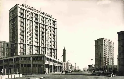 AK / Ansichtskarte Havre Le Porto-Océans Eglise-Saint-Joseph Hochhaeuser Nachkriegsbebauung Stadtstrasse Wiederaufbau Turm