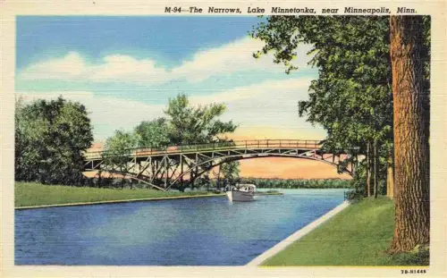 AK / Ansichtskarte Lake Minnetonka Minnesota USA Narrows Lake-Minnetonka Bruecke Kanal Boot Baeume Uferweg Wasserkanal