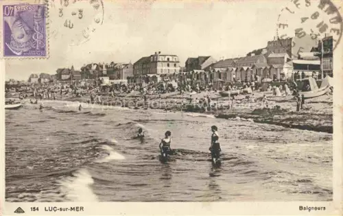 AK / Ansichtskarte LUC-SUR-MER CAEN 14 Calvados Baigneurs à la plage