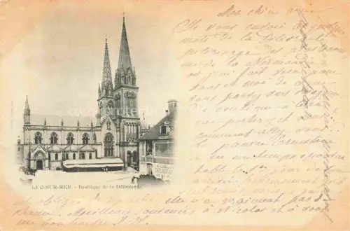 AK / Ansichtskarte LUC-SUR-MER CAEN 14 Calvados Basilique-de-la-Délivrande Kirche Tuerme Gotik Platz Café-Restaurant