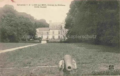 AK / Ansichtskarte Lion-sur-Mer CAEN 14 Calvados Château Entrée Park Kanone Westseite Wiese Baeume Allee