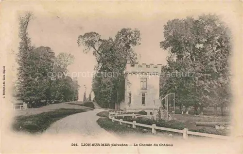 AK / Ansichtskarte Lion-sur-Mer CAEN 14 Calvados Chemin-du-Château Allee Torhaus Baeume Weg Park Einfahrt