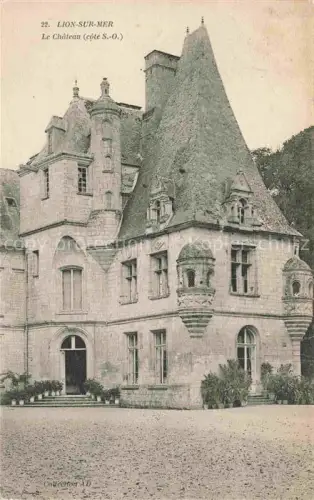 AK / Ansichtskarte Lion-sur-Mer CAEN 14 Calvados Château Suedwestseite Fassade Tuerme Erkertuerme Innenhof Renaissance Kamine