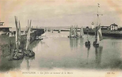 AK / Ansichtskarte HONFLEUR Lisieux 14 Calvados Jetées Marée Segelboote Hafen Leuchtturm Pier Fischerboote Kueste