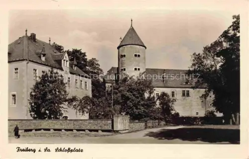 AK / Ansichtskarte FREIBERG  Sachsen Schlossplatz Schloss Rundturm Schlossgebaeude Baeume S/W-Fotokarte
