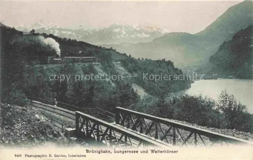AK / Ansichtskarte Lungernsee Lungern Obwalden OW Bruenigbahn Lungernsee Wetterhoerner Eisenbahn Dampflokomotive Viadukt See Berge