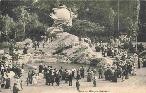 AK / Ansichtskarte BERN BE Weltpostdenkmal Denkmal Skulptur Erdkugel Menschenmenge Park Baeume