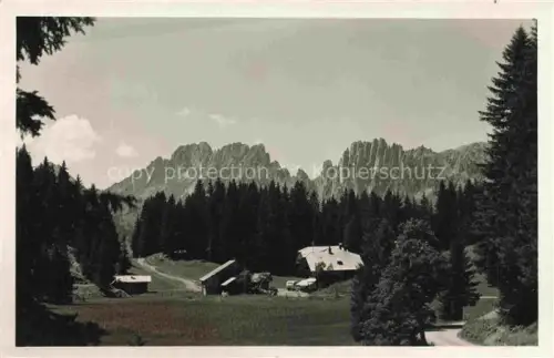 AK / Ansichtskarte Jaunpass La Gruyere FR Gastlosen Felszinnen Berglandschaft Alp Tannen Huetten Alpenwiese