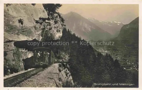 AK / Ansichtskarte Bruenigbahn Bruenig OW Bruenigbahn Dampfzug Felswand Tunnel Bergtal Meiringen Tannen Schneeberge
