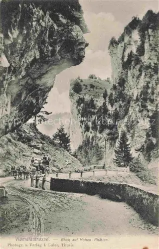 AK / Ansichtskarte Viamala Thusis GR Viamalastrasse Hohenrhaetien Schlucht Felsen Kutsche Pferde Tannen Burg