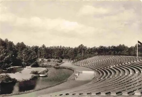 AK / Ansichtskarte Wiesmoor Aurich Niedersachsen Freilichtbuehne Amphitheater Tribuene Teich Boot Wald Ostfriesland