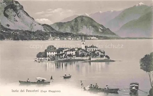 AK / Ansichtskarte Isola Pescatori Lago Maggiore IT Lago-Maggiore Insel Kirchturm Boote Berge Fischerinsel