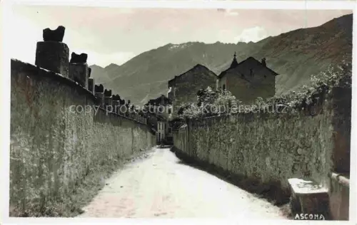 AK / Ansichtskarte Ascona Lago Maggiore TI Gasse Steinmauern Berge Kirche Bergdorf Alpen