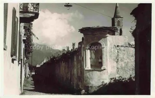 AK / Ansichtskarte Ascona Lago Maggiore TI Gasse Wegschrein Kirchturm Berge Madonnenkapelle Laterne