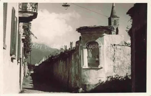 AK / Ansichtskarte Ascona Lago Maggiore TI Gasse Wegschrein Kirchturm Berge Madonnenkapelle Laterne
