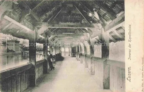 AK / Ansichtskarte LUZERN  LU Kapellbruecke Holzbruecke Inneres Gemaelde Reuss Historisch Passant