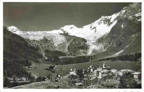 AK / Ansichtskarte Saas-Fee VISP VS Feegletscher Dorf Kirche Berge Gletscher Alpen Ortschaft