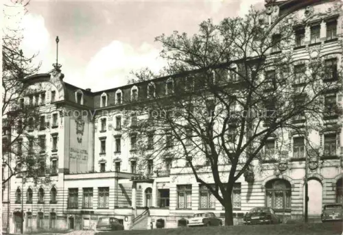 AK / Ansichtskarte LIBEREC Reichenberg CZ Interhotel-Zlatý-Lev Gruenderzeitgebaeude Jugendstil Fassade Hotel Autos