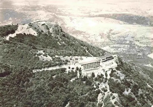 AK / Ansichtskarte SOFIA Sophia BG Hotel-Kopitoto Vitosha-Berg Fliegeraufnahme Berghotel Restaurant Wald Tal