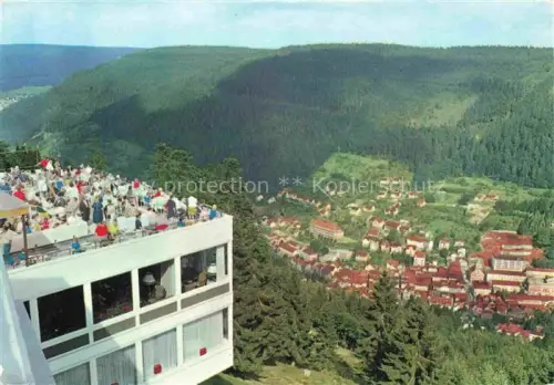 AK / Ansichtskarte Sommerberg WILDBAD Bad Schwarzwald BW Sommerberg-Hotel Terrasse Schwarzwald Bergpanorama Stadtansicht Waldberge Urlauber Hoteldach