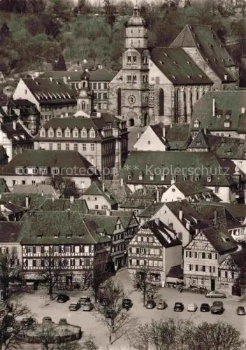 AK / Ansichtskarte Schwaebisch Hall BW Haalplatz Rathaus Michaelskirche Altstadt Mittelalterlicher-Stadtkern Fachwerk Dachlandschaft Kirchturm
