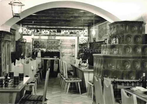 AK / Ansichtskarte Schwarzenberg Erzgebirge Sachsen Schlossschaenke Gastraum Kachelofen Gewoelbebogen Holzmoebel Innenaufnahme