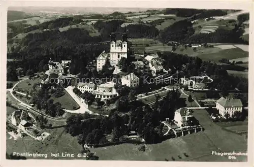 AK / Ansichtskarte Poestlingberg Linz Oberoesterreich AT Wallfahrtskirche Luftaufnahme Huegel Linz Barockkirche Felder Wald