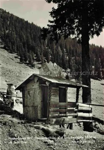 AK / Ansichtskarte Latschenhuette 1800m Imst Tirol AT WC Donnerbalken Holzhuette Bergwald Almwiese Humorpostkarte