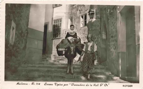 AK / Ansichtskarte Palma de Mallorca ES Dansadors-de-la-Vall-D Or Gasse Treppe Esel Frauen Tracht Altstadt