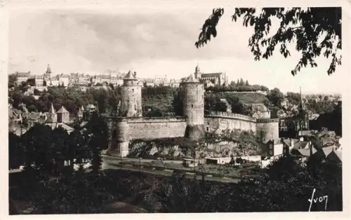 AK / Ansichtskarte Fougeres 35 Ille-et-Vilaine Château Ville-Haute Stadtmauer Tuerme Altstadt Kirche Baeume