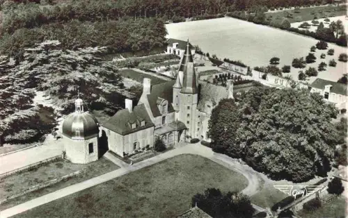 AK / Ansichtskarte Vitre  RENNES 35 Ille-et-Vilaine Château-des-Rochers Madame-de-Sévigné Schloss Turm Kapelle Park Felder