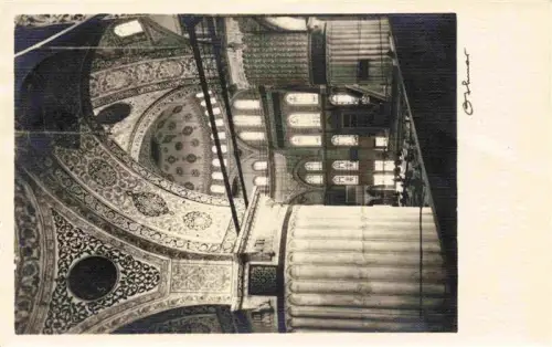 AK / Ansichtskarte ISTANBUL Constantinopel TK Sultanahmet-Moschee Kuppel Saeulen Buntglasfenster Innenraum Ornamente Boegen