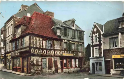 AK / Ansichtskarte Orbec Lisieux 14 Calvados Vieille-Maison-Normande Fachwerk Boulangerie Coiffeur Strasse Altstadt