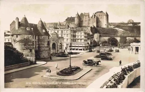 AK / Ansichtskarte DIEPPE 76 Seine-Maritime Tourelles Théâtre Château Festung Platz Autos Pferdefuhrwerk Stadtansicht