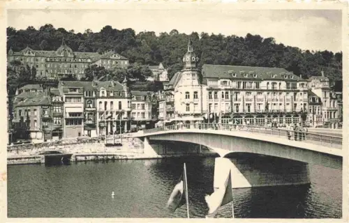 AK / Ansichtskarte Dinant-sur-Meuse Namur Belgie Quartier-St-Médard Bruecke Maas Grand-Hotel-des-Postes Stadtfassade Fluss