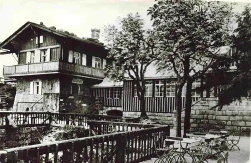 AK / Ansichtskarte Gory Stolowe Heuscheuergebirge Glatz Klodzko PL Schronisko-PTTK Berghuette Holzhaus Balkon Baeume Garten Fahrraeder Berggasthof