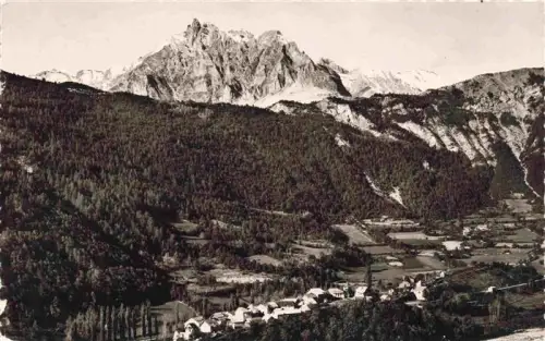 AK / Ansichtskarte Saint-Martin-d Entraunes Vue-générale Aiguilles-de-Pélens Bergdorf Alpen Schneeberge Wald Tal Felder