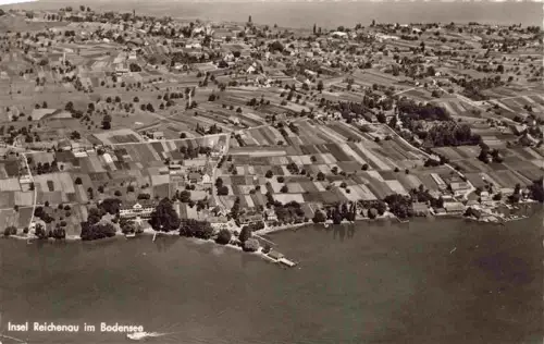 AK / Ansichtskarte REICHENAU  Insel Bodensee Fliegeraufnahme Bodensee Insel Felder Ufer Hotel-Seeschau Obstgaerten