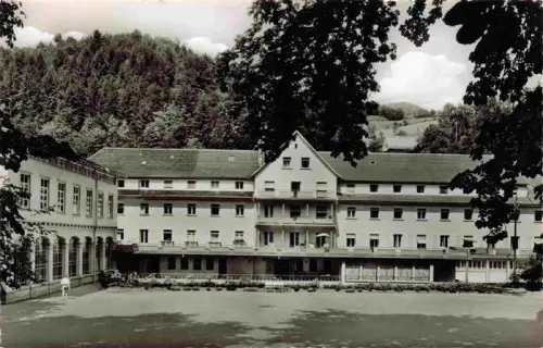 AK / Ansichtskarte Bad Peterstal-Griesbach Sanatorium Kneipp-Bad Mineralbad Schwarzwald Renchtal Gebaeude Park