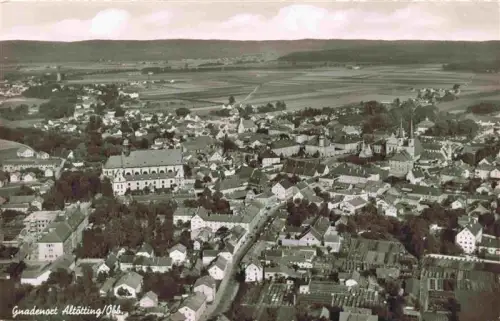 AK / Ansichtskarte ALToeTTING Bayern Fliegeraufnahme Gnadenort Wallfahrtsort Kirche Stadtansicht Oberbayern