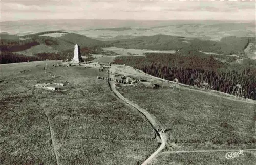 AK / Ansichtskarte Seebuck Feldberg Schwarzwald BW Seebuck Bismarck-Denkmal Sessellift Schwarzwald Berggipfel Wald Heidekraut