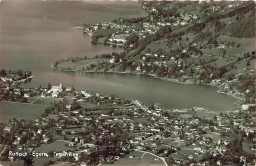 AK / Ansichtskarte Rottach-Egern Tegernsee Bayern Tegernsee Seeufer Dorf Kirche Alpenvorland Wald