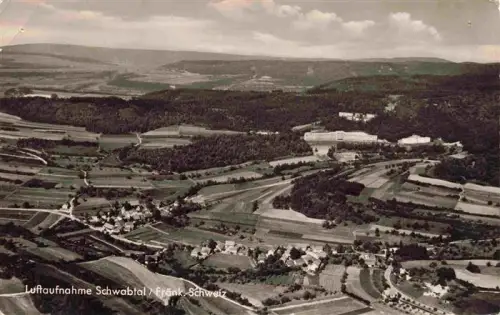 AK / Ansichtskarte Schwabthal Schwabtal Oberfranken Bad Staffelstein Bayern Luftaufnahme Schwabtal Ober-Maintal Fraenk-Schweiz Felder Wald Dorf Grossgebaeude