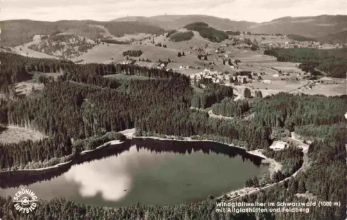 AK / Ansichtskarte Windgfaellweiher Altglashuetten Lenzkirch BW Luftaufnahme Windgfaellweiher See Schwarzwald Altglashuetten Feldberg Wald Dorf Berge
