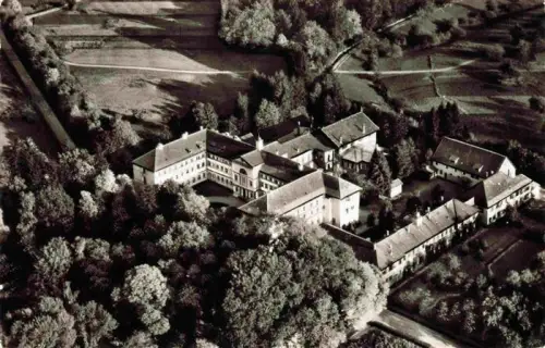 AK / Ansichtskarte BAD BOLL  Goeppingen BW Kurhaus Fliegeraufnahme Gebaeudekomplex Park Felder