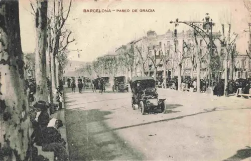 AK / Ansichtskarte BARCELONA Cataluna ES Paseo-de-Gracia Promenade Automobil Pferdekutsche Passanten Baeume Strassenszene