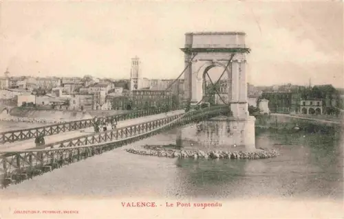AK / Ansichtskarte VALENCE -SUR-RHONE 26 Drome Pont-suspendu Rhône Haengebruecke Stadtansicht Fluss Kirchturm