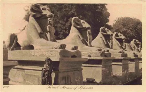 AK / Ansichtskarte Karnak  Luxor Egypt Avenue-of-Sphinxes Widdersphinxen Sphinxallee Tempel Antike Kind Hieroglyphen Karnak-Tempel