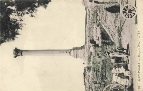 AK / Ansichtskarte ALEXANDRIA  Alexandrie Egypt Pompeis-Saeule Saeule Ruinen Karren Maenner Frau Ausgrabungen Baum